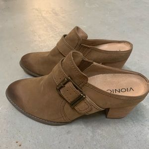 Vionic side in booties. Oiled toe. Leather. Size 9.5